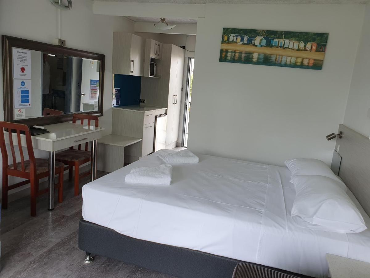 Le George Motel Порт Макари Екстериор снимка