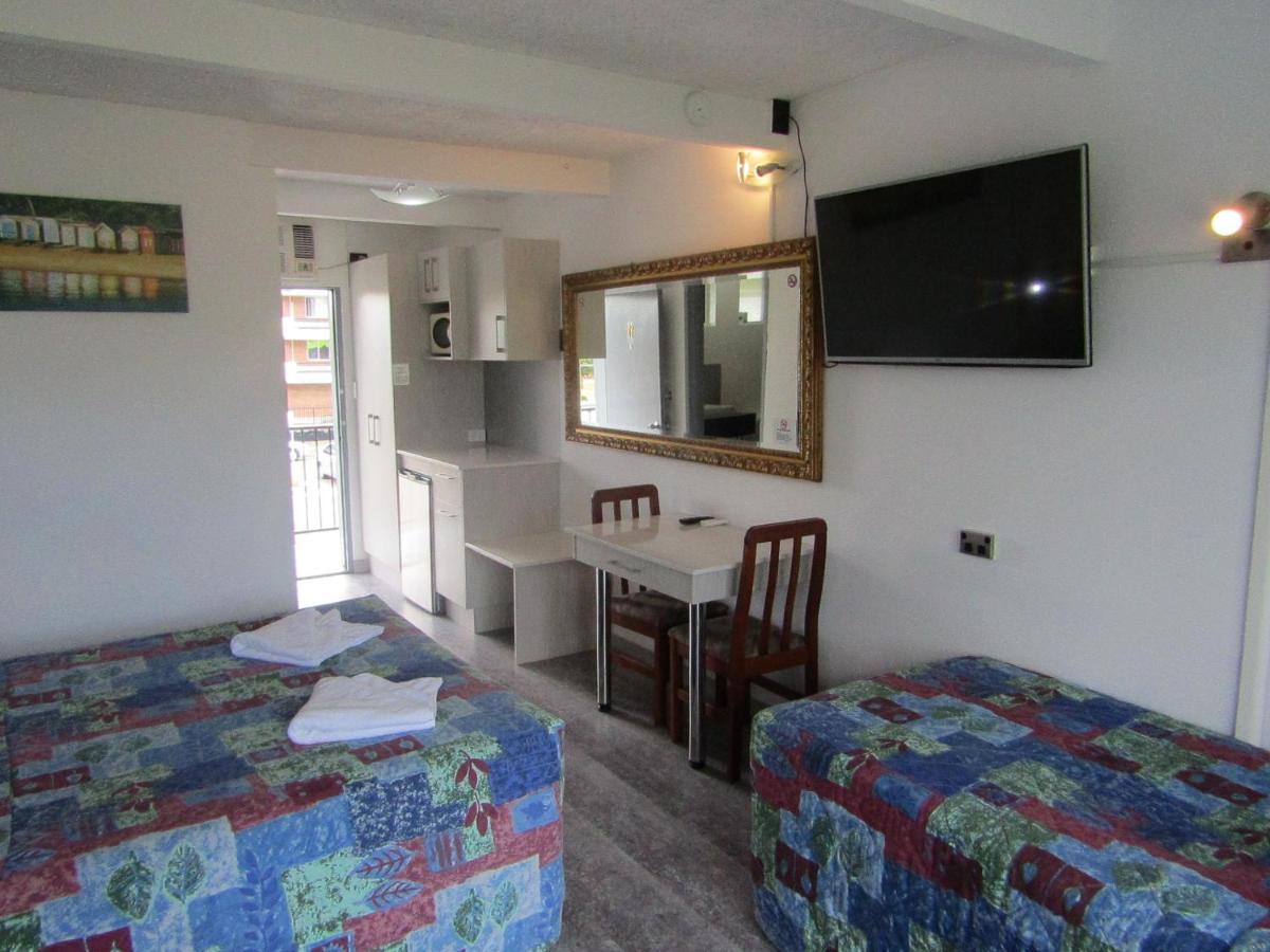 Le George Motel Порт Макари Екстериор снимка