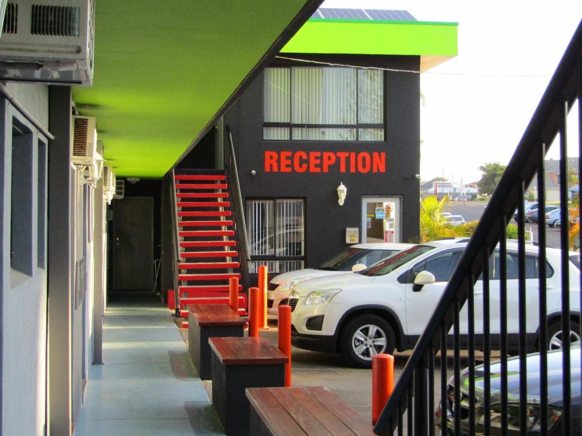 Le George Motel Порт Макари Екстериор снимка