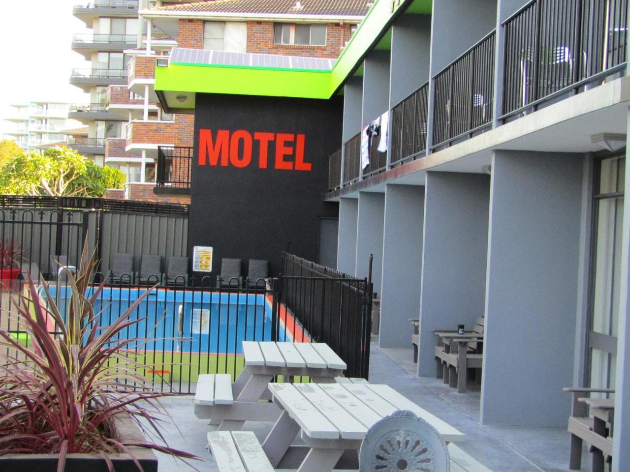 Le George Motel Порт Макари Екстериор снимка